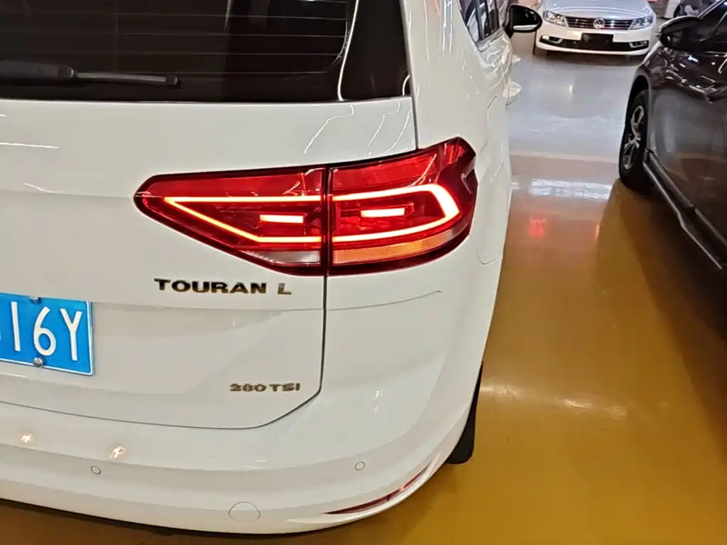 Volkswagen Touran — миниатюра 24