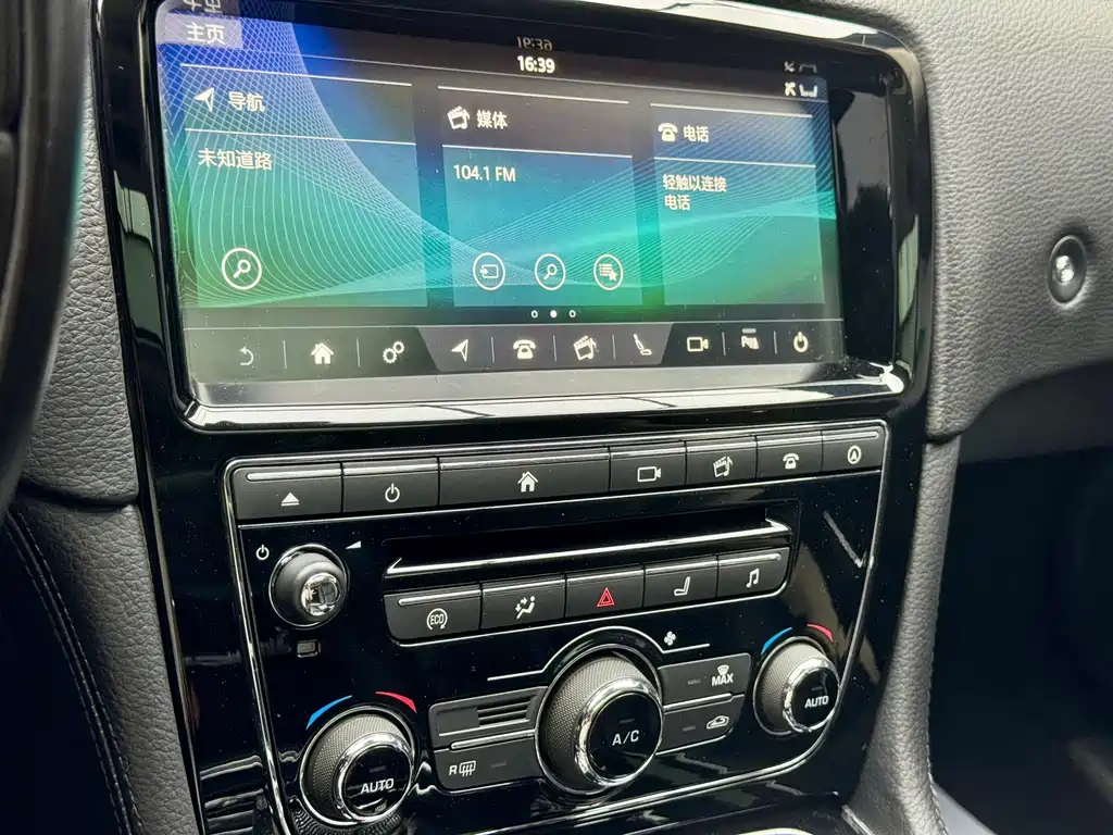 Jaguar XJ — миниатюра 9