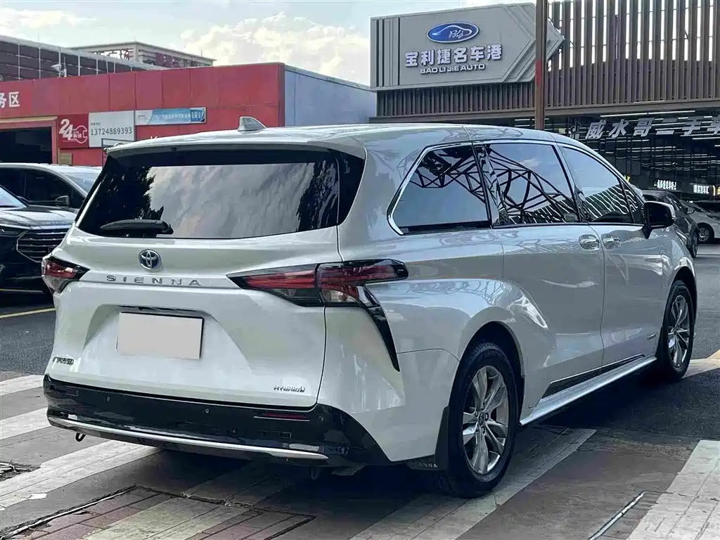 Toyota Sienna — миниатюра 4