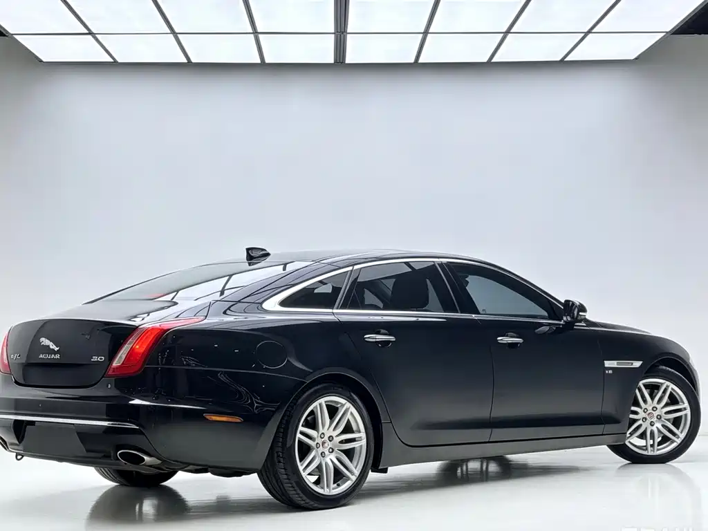 Jaguar XJ — миниатюра 3