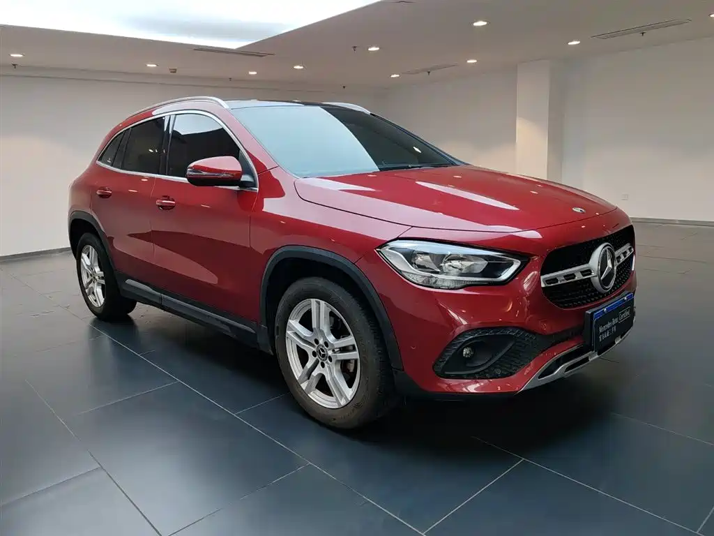 MERCEDES-BENZ  GLA