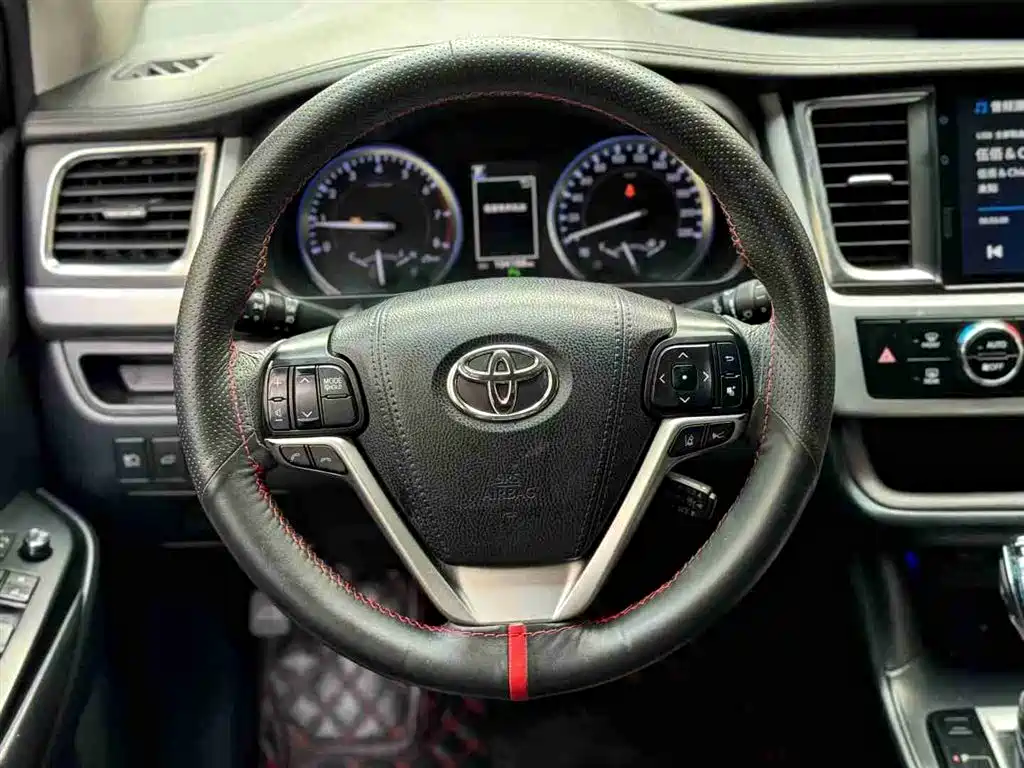 Toyota Highlander 2018 2.0T Luxury 7 мест V