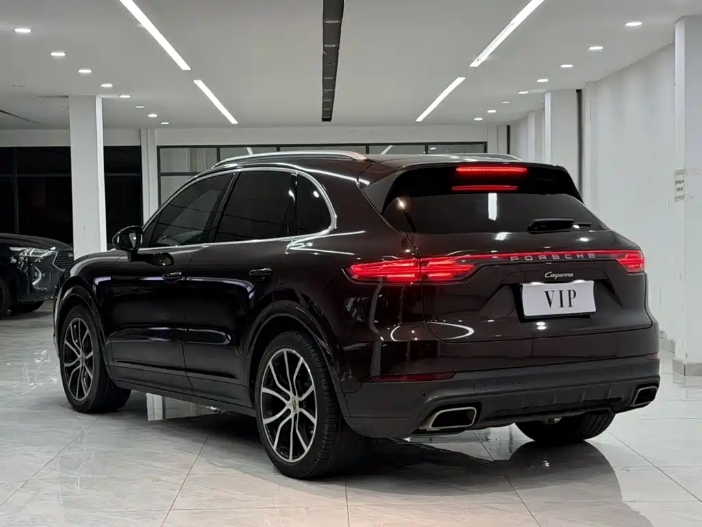 Porsche Cayenne — миниатюра 9