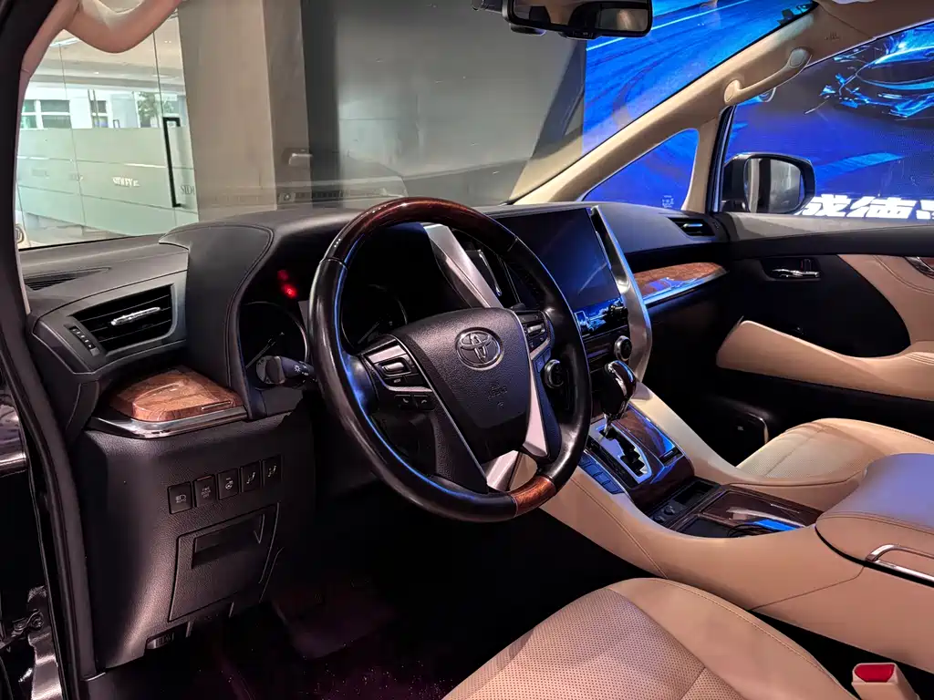 Toyota Alphard 2018 3.5L Luxury
