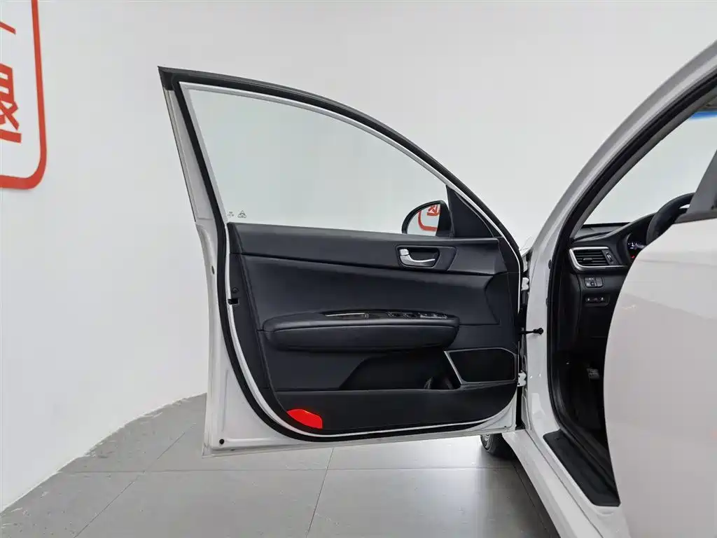 Kia K5 2016 1.6T AT LUX