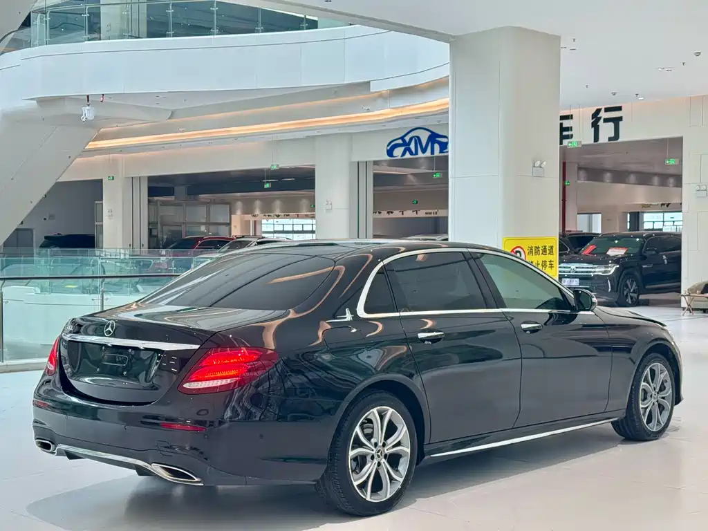 MERCEDES-BENZ E CLASS