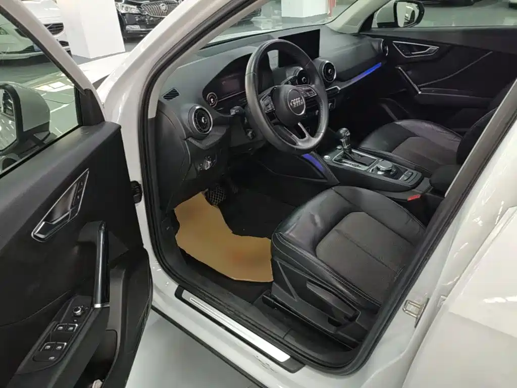 Audi Q2L e-tron — миниатюра 16