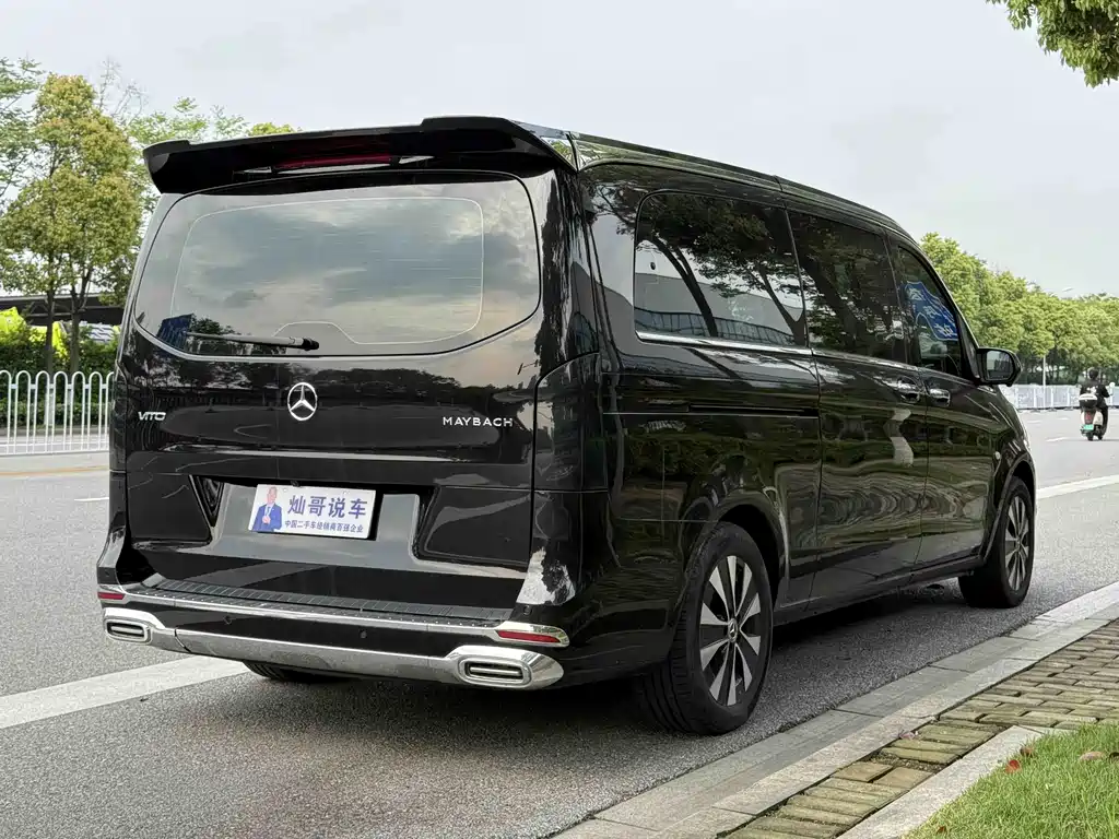 Mercedes-Benz Vito 2023 2.0T 7 мест