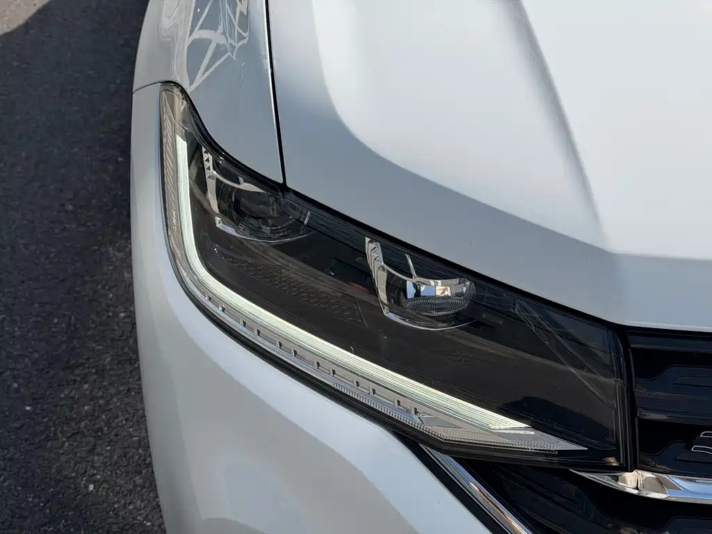 VOLKSWAGEN EXPLORING THE SHADOW