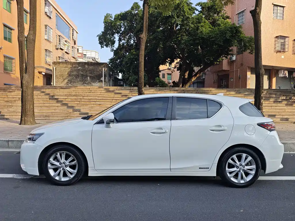 Lexus CT 2015 CT200h