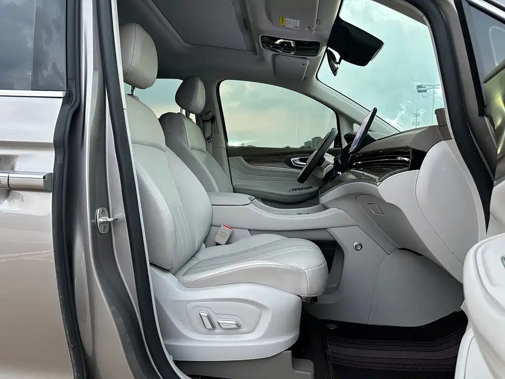 Roewe iMAX8 New Energy — миниатюра 33