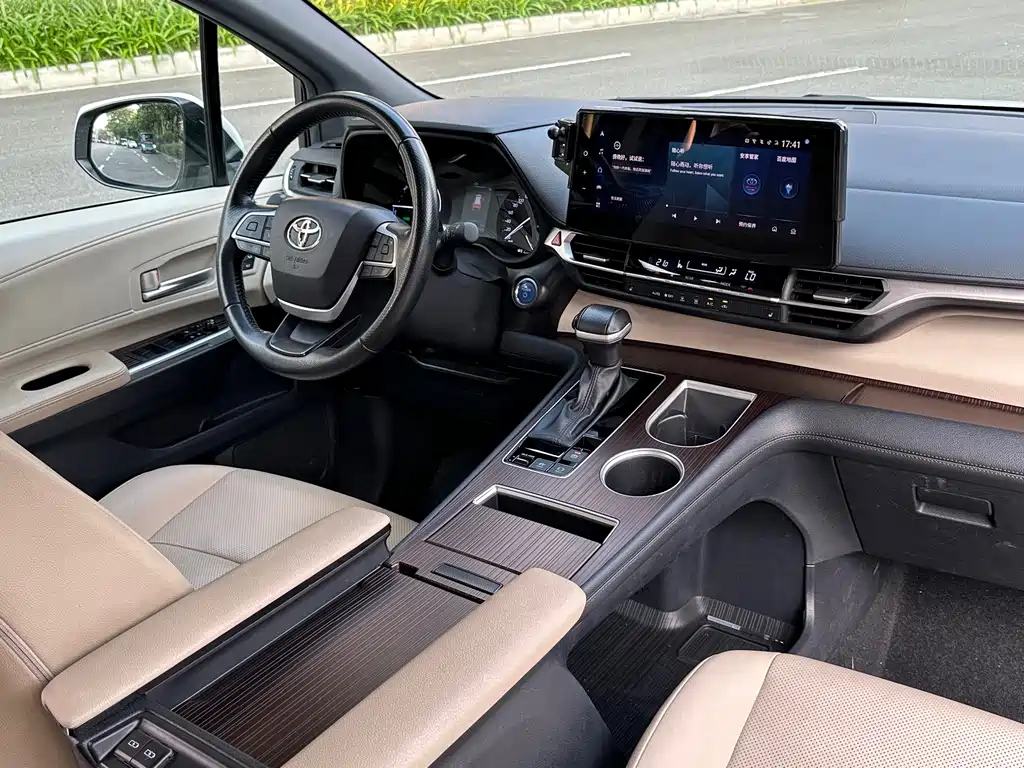 Toyota Granvia — миниатюра 9
