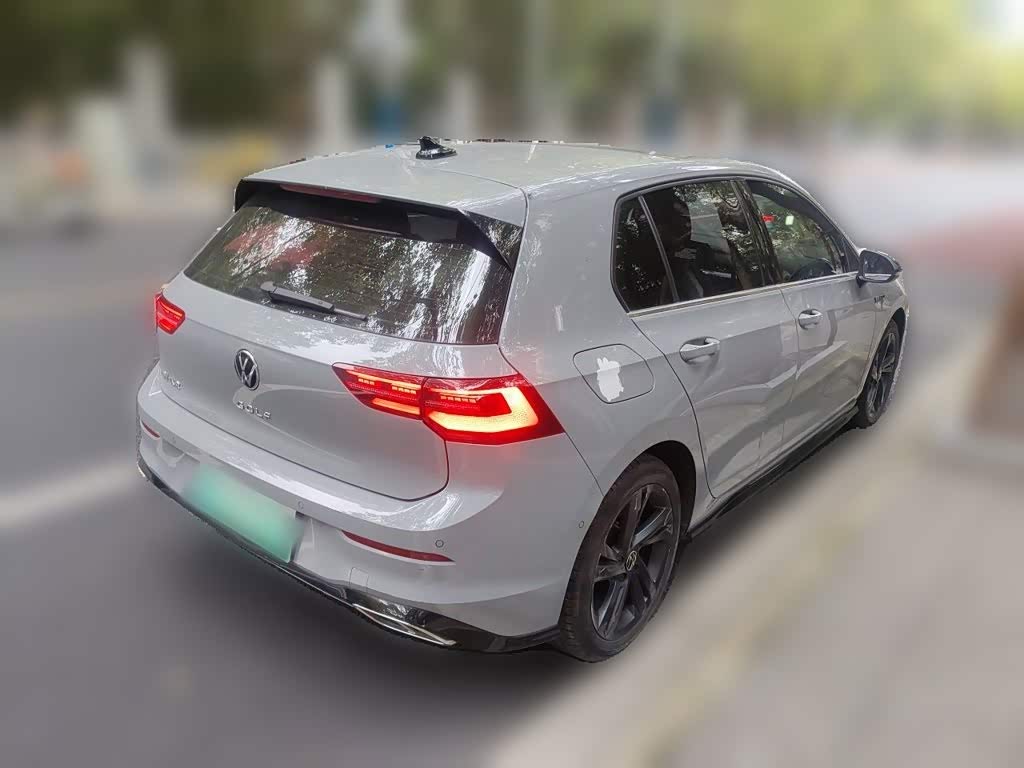 Volkswagen Golf 1.4 л 2024 г. Серебристо-серый, пробег 26600 км