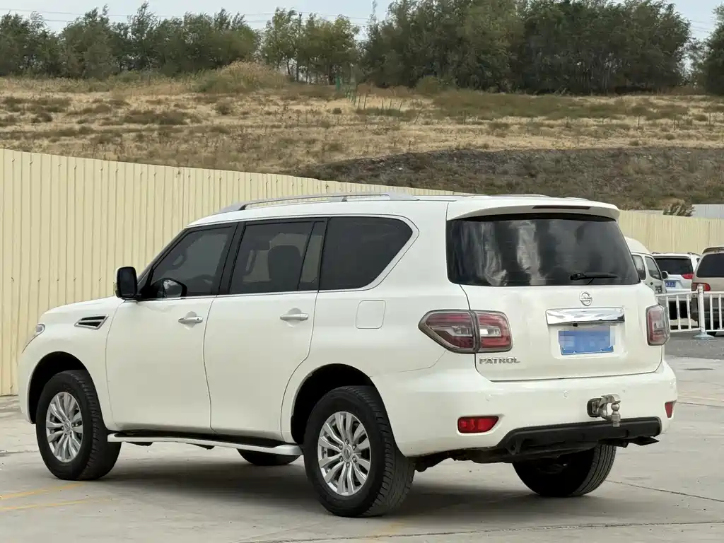 Nissan Patrol — миниатюра 4
