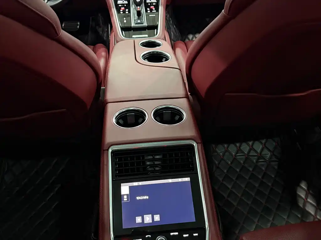 Porsche Panamera Hybrid — миниатюра 11