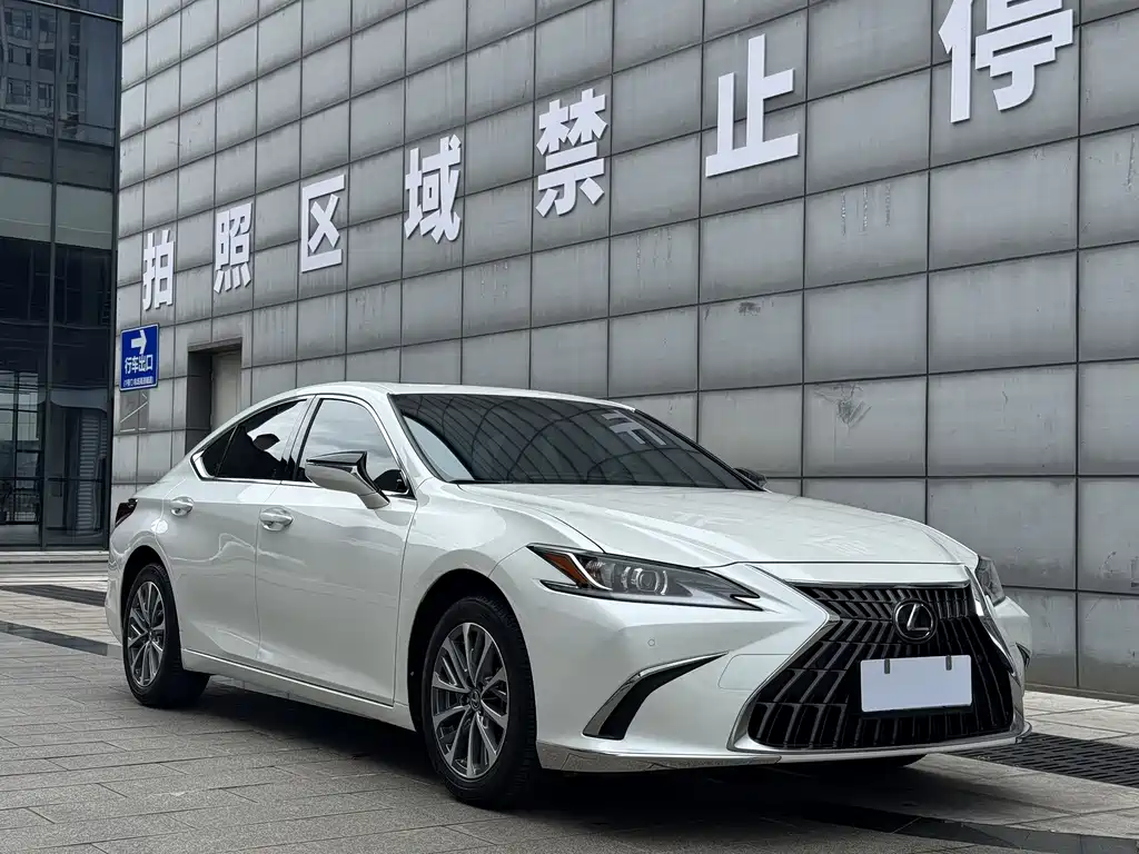 Lexus ES 2023 — фото 3