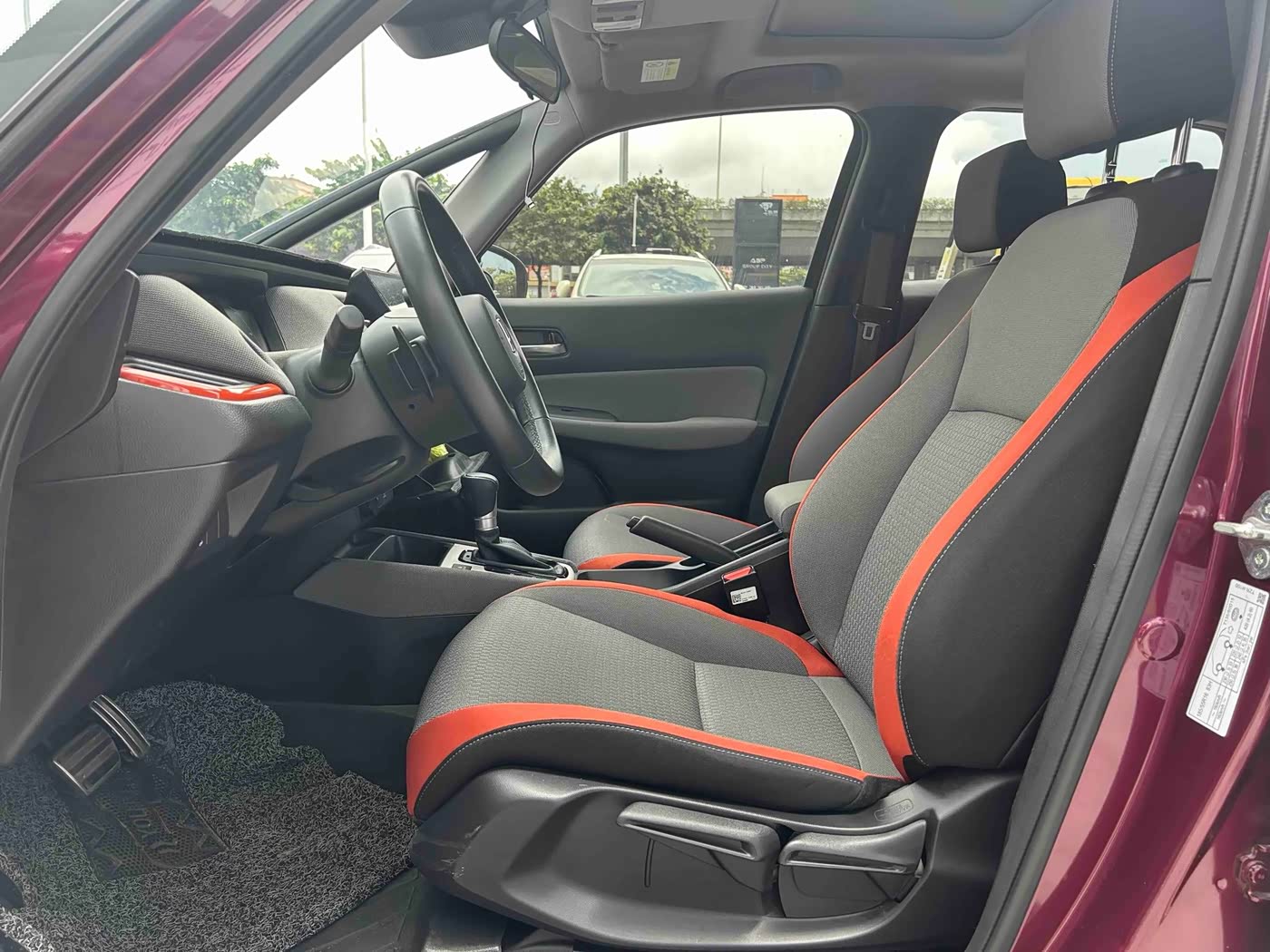 Honda Life 1.5 л 2022 г. красный/фиолетовый, пробег 15000 км