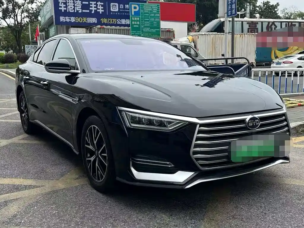 BYD E9