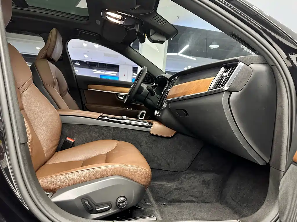 Volvo S90 PHEV — миниатюра 10