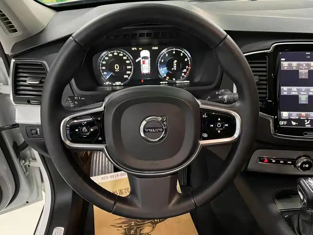 Volvo XC90 2018 T6 5 мест
