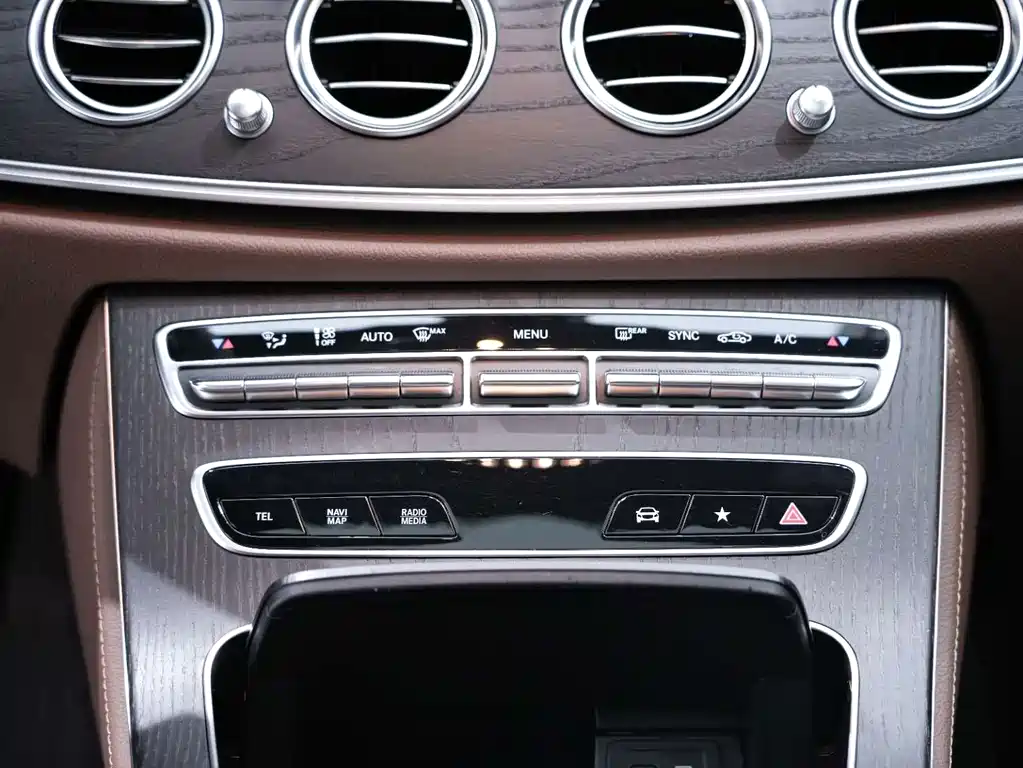 Mercedes-Benz E-Class — миниатюра 25