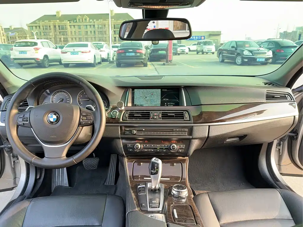 BMW 5 Series — миниатюра 9