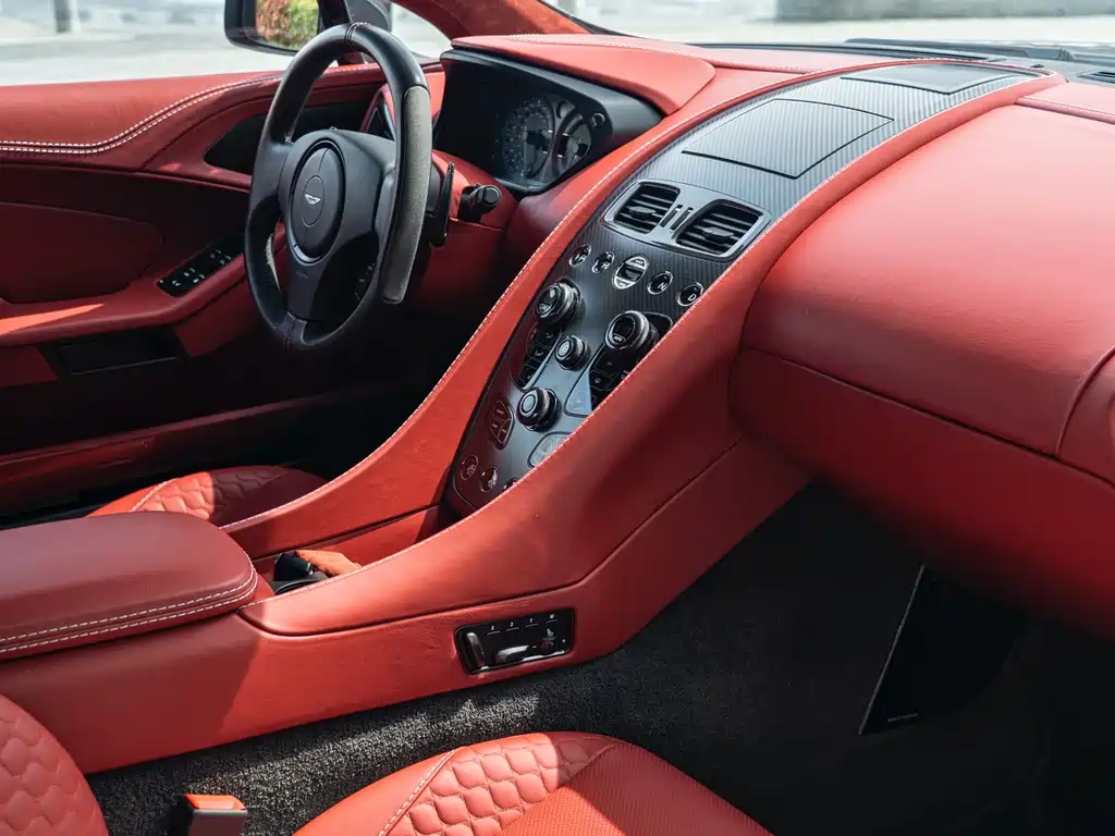 Aston Martin Vanquish — миниатюра 24