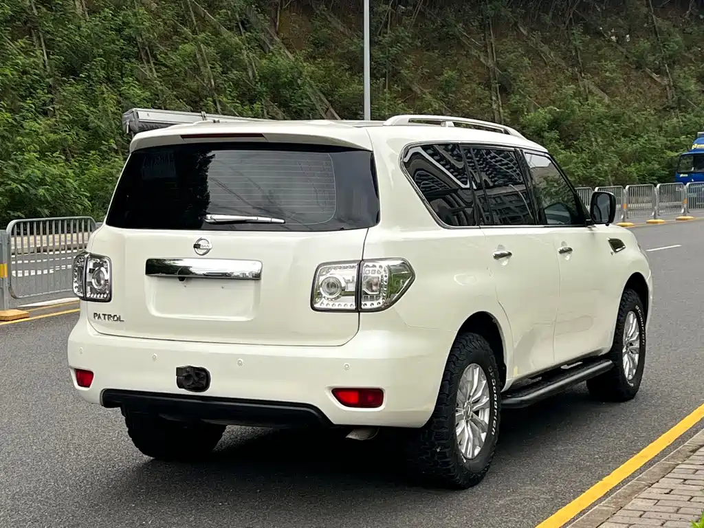 Nissan Patrol — миниатюра 7