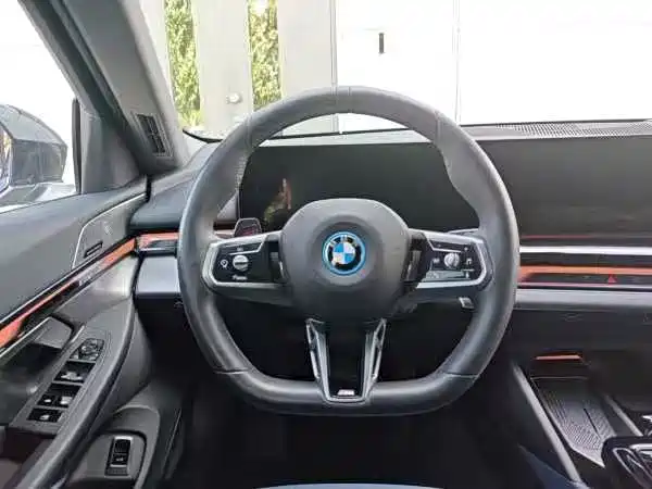 BMW i5 — миниатюра 9