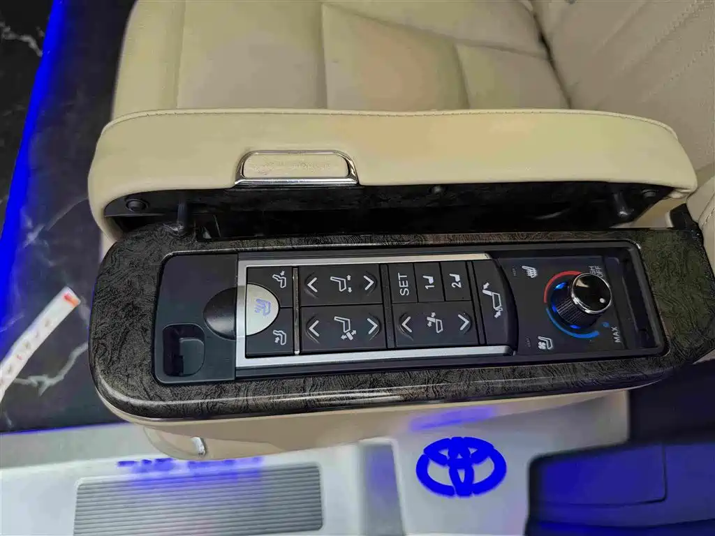 Toyota Sienna — миниатюра 13