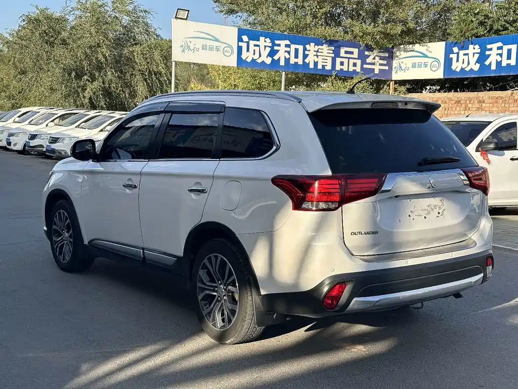 Mitsubishi Outlander (Import) — миниатюра 9