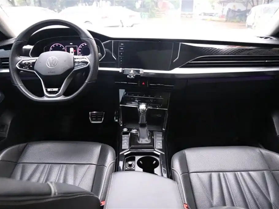 Volkswagen Passat 2022 330TSI Luxury