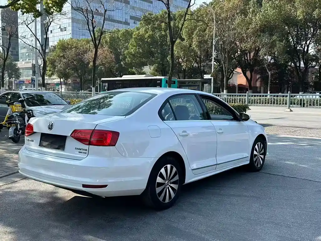 Volkswagen Sagitar 2014 1.4TSI AT Luxury