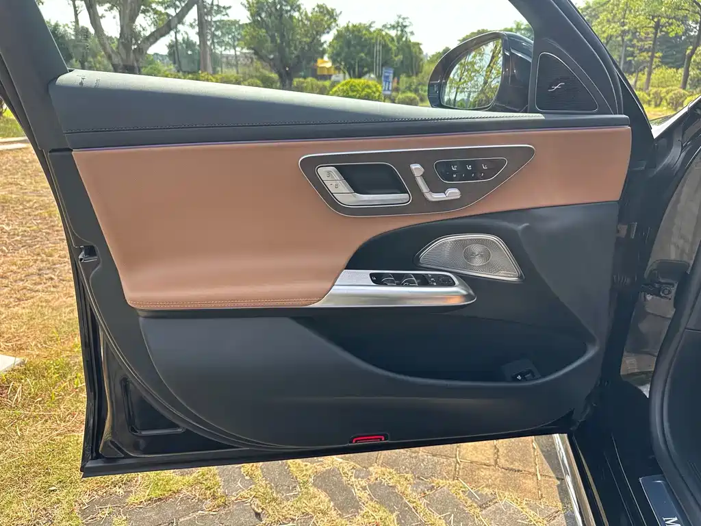 Mercedes-Benz E-Class — миниатюра 13