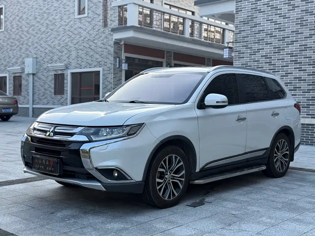 MITSUBISHI OUTLANDER