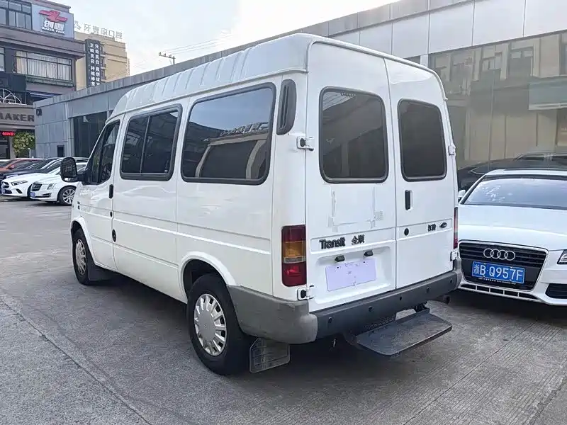 Ford Transit Classic — миниатюра 4