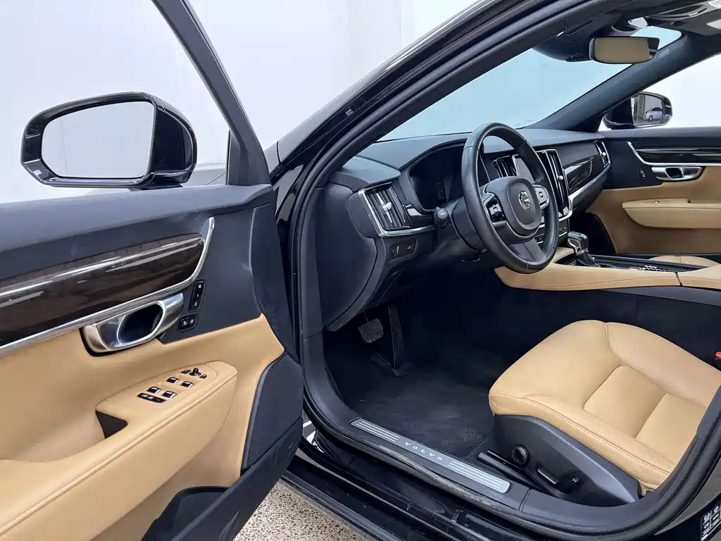 Volvo S90 2018 T4