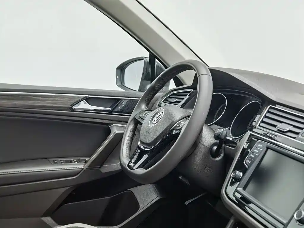 Volkswagen Tiguan L — миниатюра 22