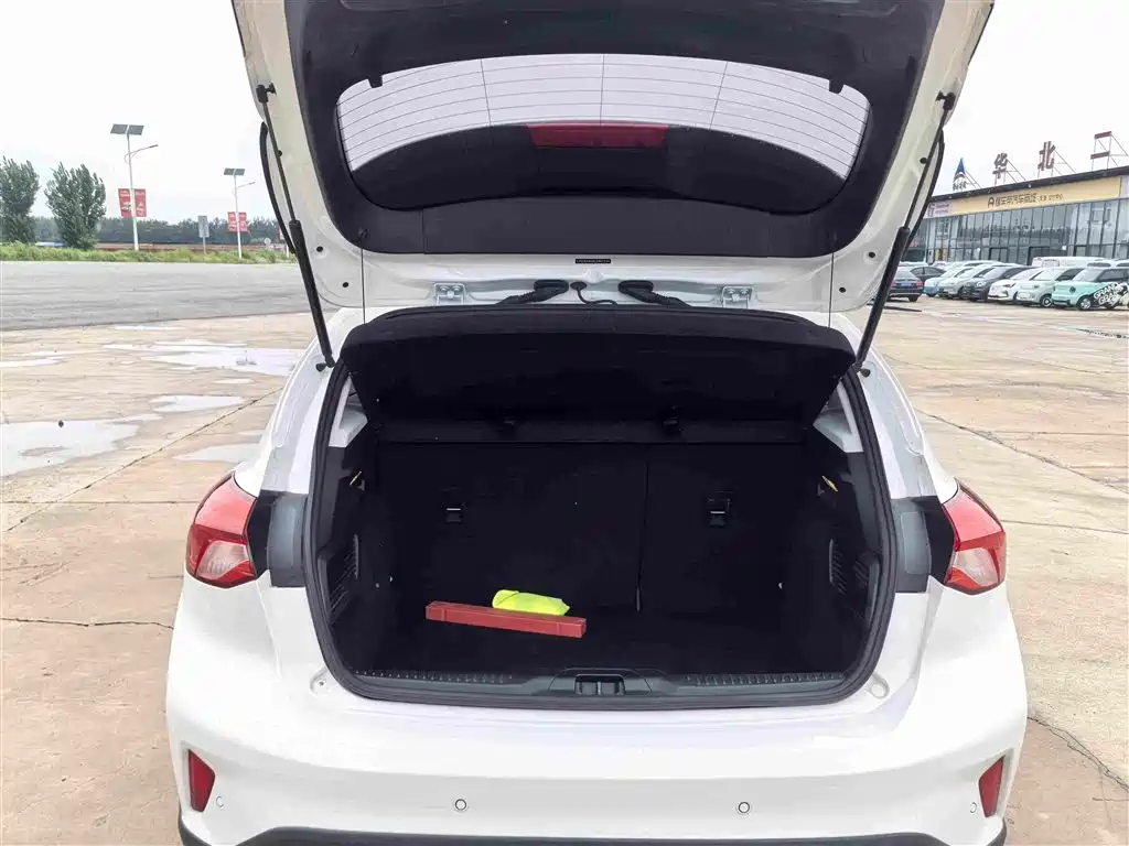 Ford Focus Active — миниатюра 10