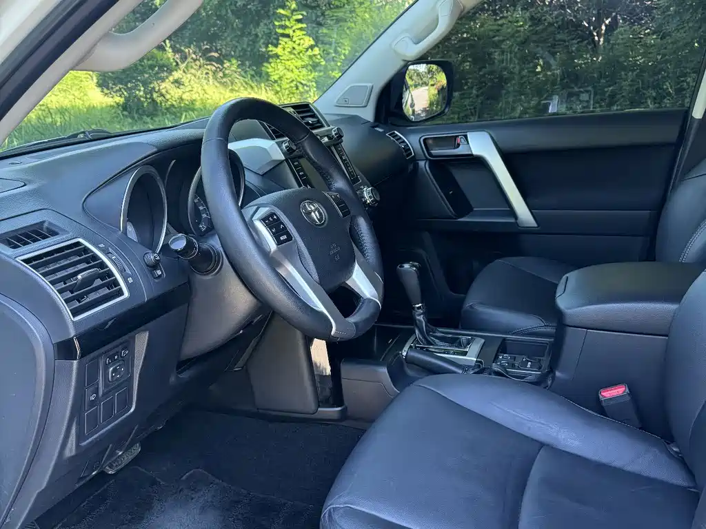 Toyota Land Cruiser Prado 2016 2.7L AT Luxury