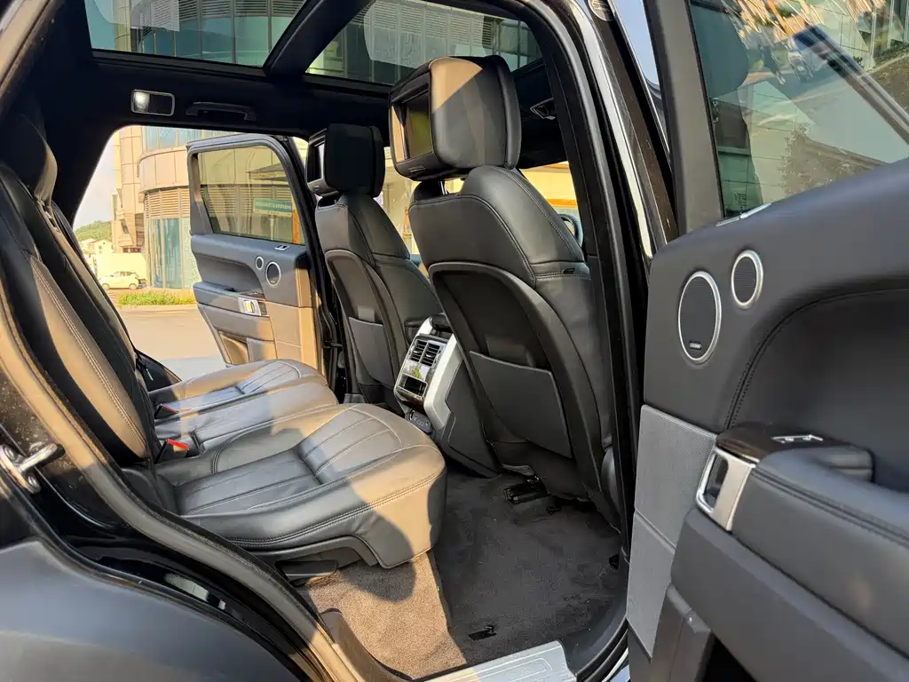 Land Rover Sport PHEV — миниатюра 8