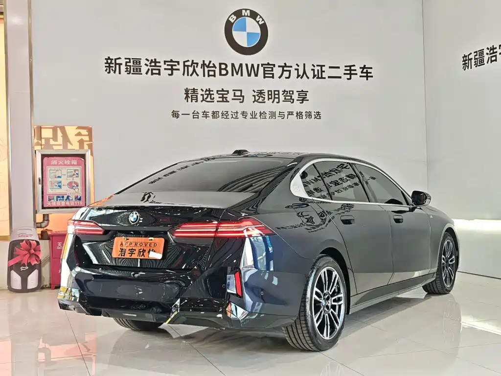 BMW 5 Series — миниатюра 6
