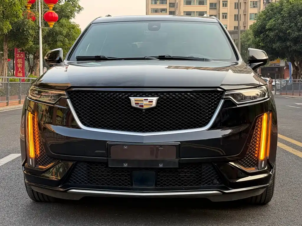 CADILLAC XT6
