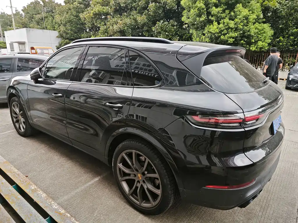 Porsche Cayenne — миниатюра 10