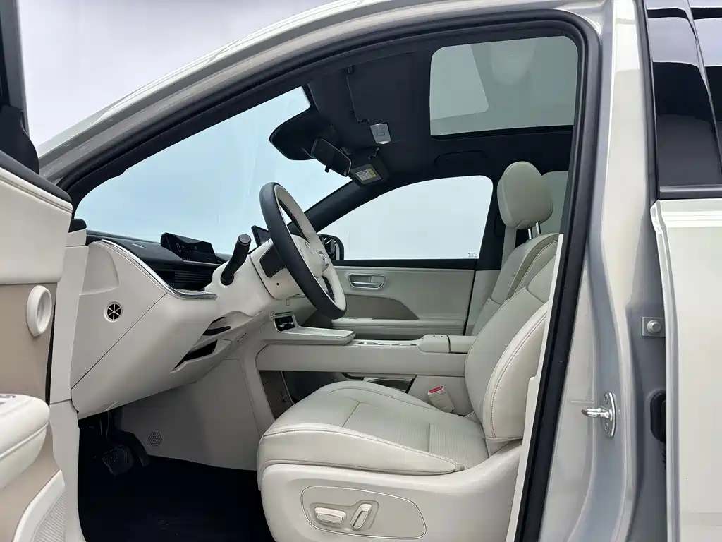 Toyota bZ3X - фото 5