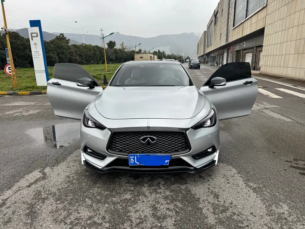 INFINITI Q60