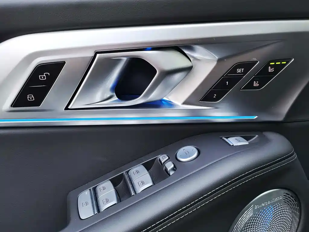 BMW XM — миниатюра 26