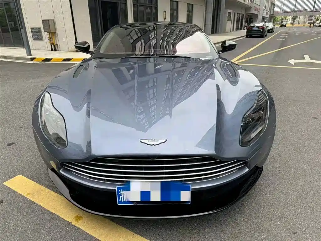 Купить Aston Martin DB11