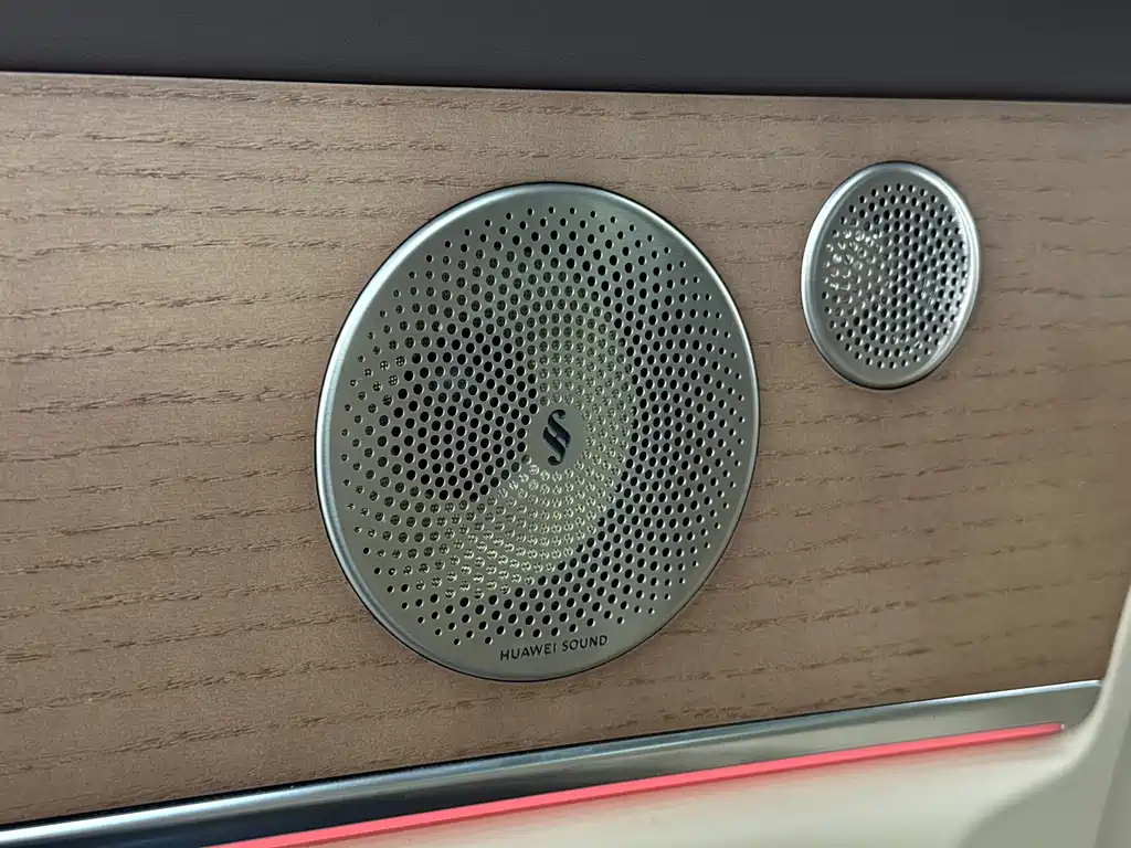 AITO ASK THE WORLD M9