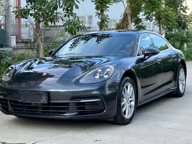 PORSCHE PANAMERA